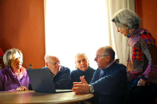 How Reminiscence Therapy Empowers Older Adults to Reconnect with Their Joyful Memories