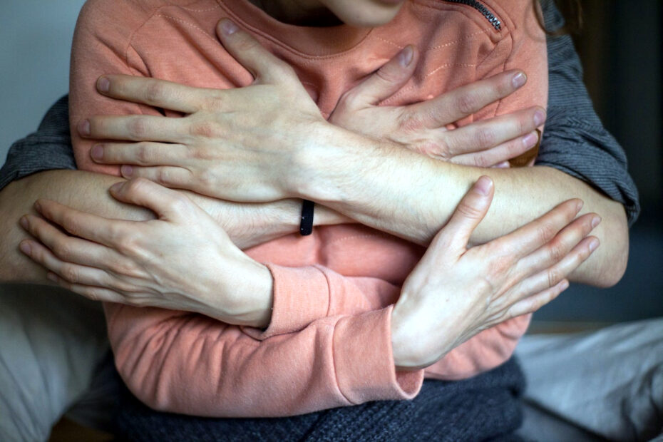 Benefits of Cognitive Stimulation Therapy for Elderly Residents and Caregivers in Retirement Communities. 10 Cognitive Stimulation Therapy