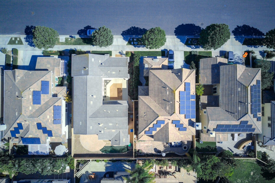 Harnessing the Power of Decentralized Energy Generation. 1 Decentralized Energy Generation