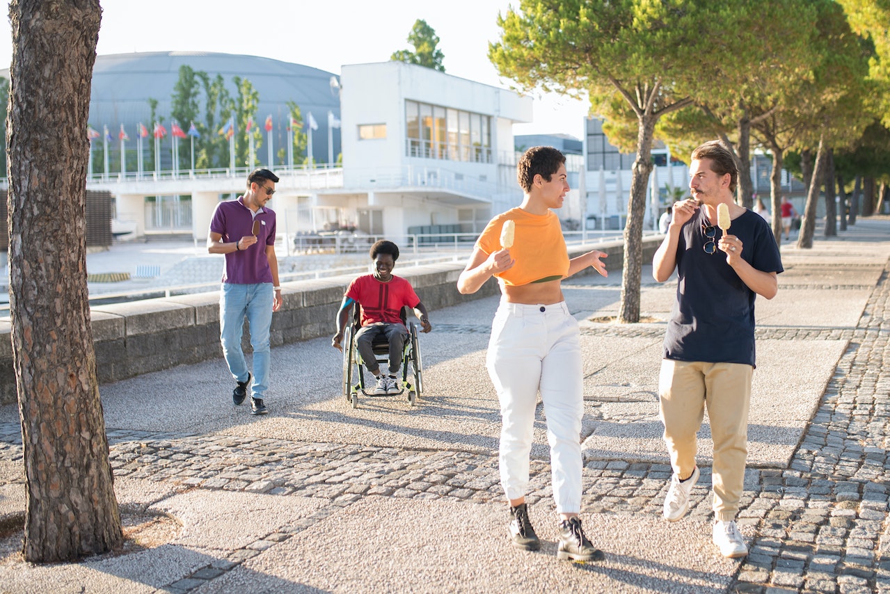110 Strong: The La Gratitude Team's Exceptional Positive Impact on the Lives of Frail Older Adults 1 La Gratitude Team